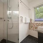 Kugelhaus Eos - Sonnengeküsstes In Organischer Bauweise Am Seeufer Ferienhaus