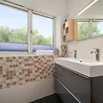 Kugelhaus Eos - Sonnengeküsstes In Organischer Bauweise Am Seeufer Ferienhaus