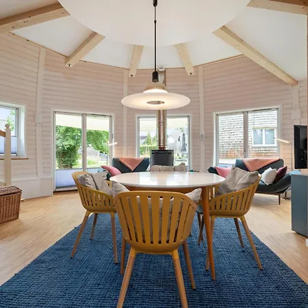 Kugelhaus Eos - Sonnengeküsstes In Organischer Bauweise Am Seeufer Ferienhaus Penzlin