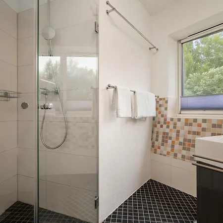 Kugelhaus Eos - Sonnengekuesstes In Organischer Bauweise Am Seeufer Holiday home