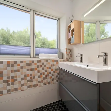 Kugelhaus Eos - Sonnengekuesstes In Organischer Bauweise Am Seeufer Holiday home