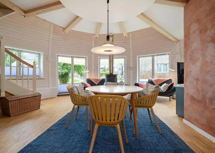 Kugelhaus Eos - Sonnengeküsstes In Organischer Bauweise Am Seeufer Ferienhaus Penzlin