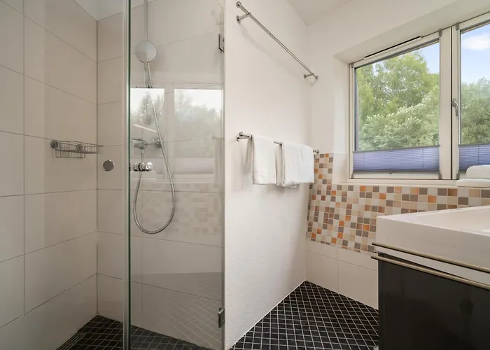 Kugelhaus Eos - Sonnengeküsstes In Organischer Bauweise Am Seeufer Ferienhaus