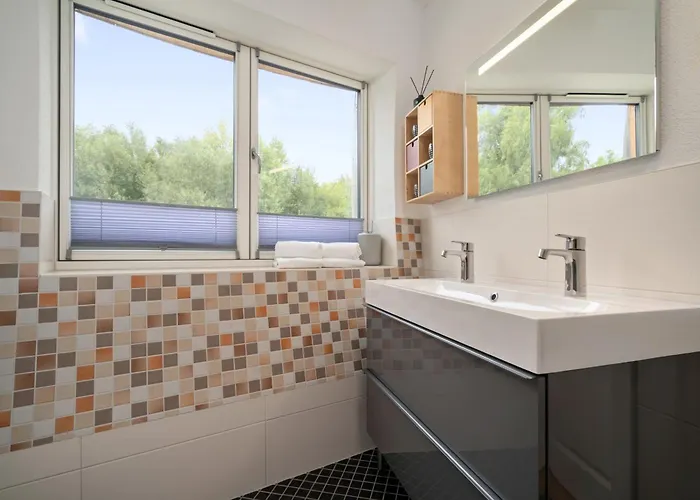 Kugelhaus Eos - Sonnengeküsstes In Organischer Bauweise Am Seeufer Ferienhaus