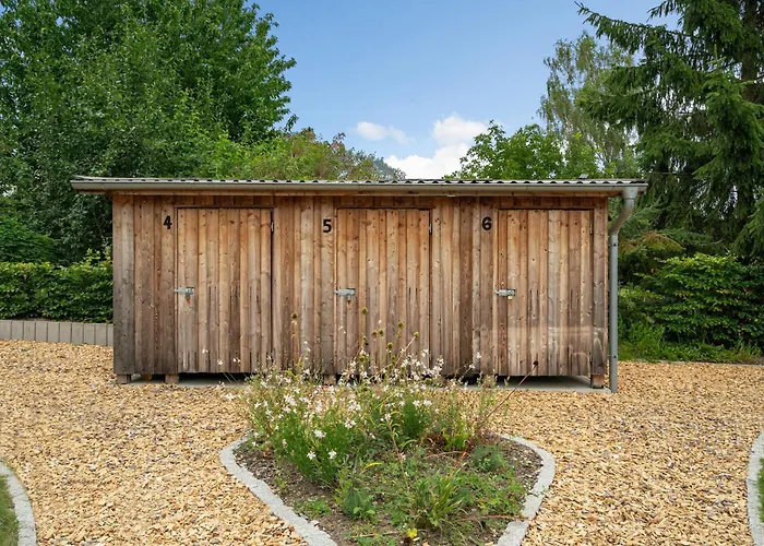 Kugelhaus Eos - Sonnengeküsstes In Organischer Bauweise Am Seeufer Ferienhaus
